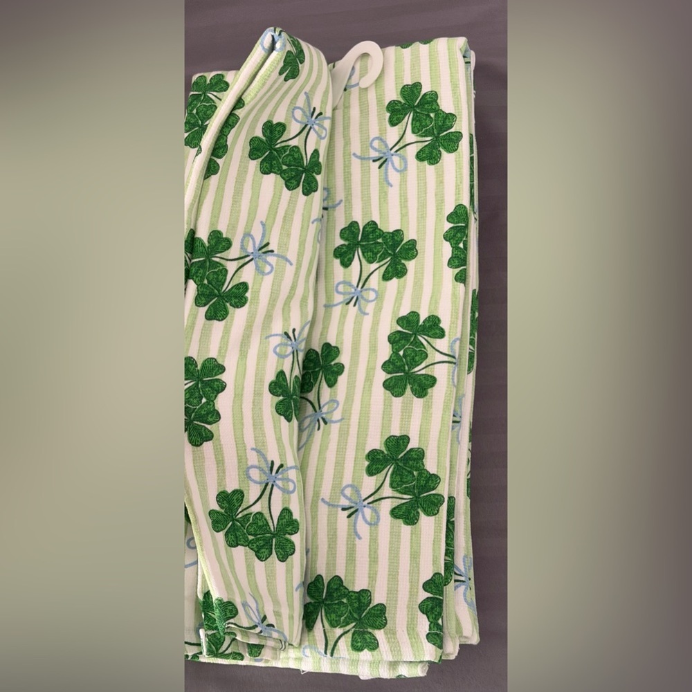 ✨NWT✨ cupcakes & cashmere: 3 Kitchen Towels - Picture 3 of 5